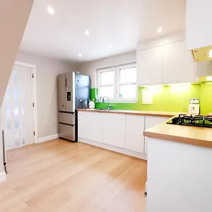 Modern And Spacious Double&king Bedrooms Both With Private Bathrooms Edinburgh