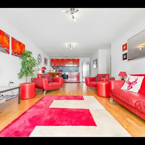 Stunning Spacious With Free Parking Apartment Cardiff