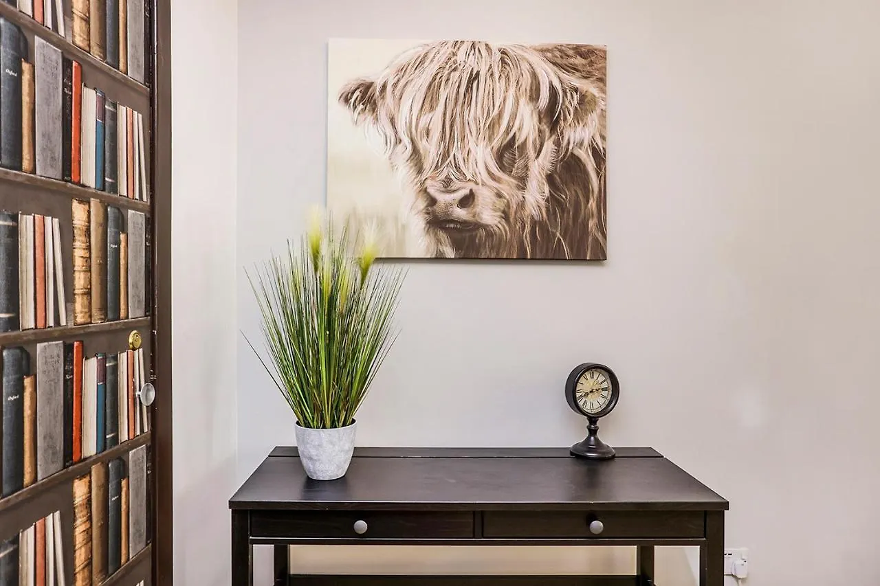 Joivy Heart Of Grassmarket Apartment Edinburgh 0*,