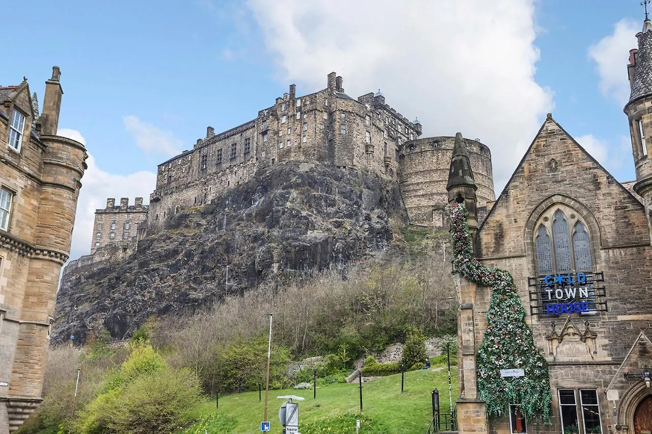 Joivy Heart Of Grassmarket Apartment Edinburgh 0*,